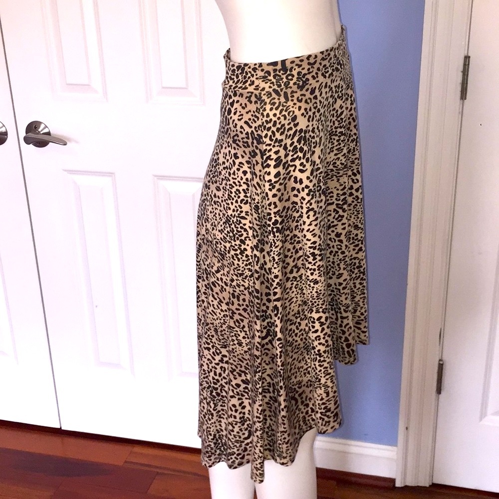 Guess animal print skirt w/ flattering shape